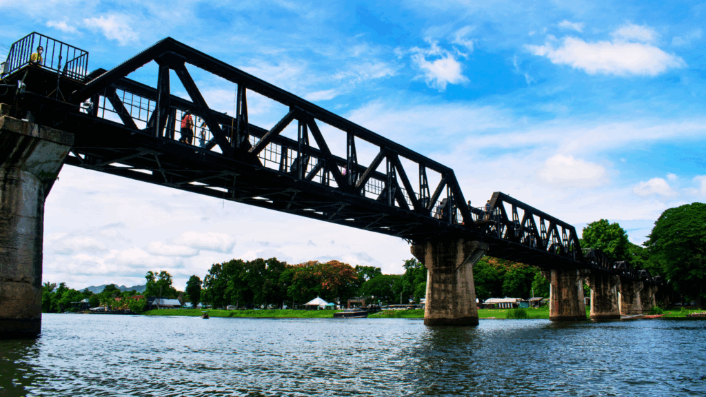 puente sobre el río Kwai en Kanchanaburi