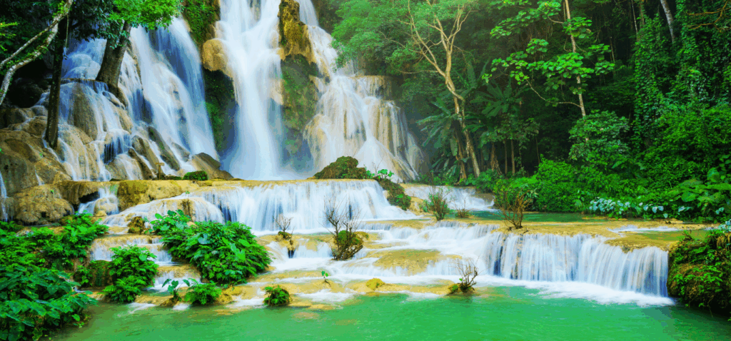 5 paisajes naturales que no olvidarás en Asia - Cascada Kuang Si Laos - Asian Spirit